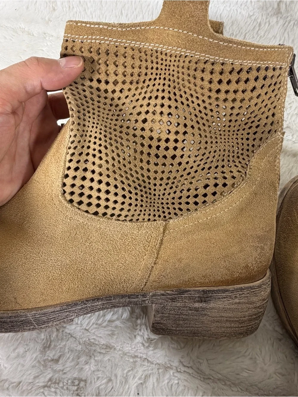 Sundance womens 40 Tan Greta Suede Perforated Leather Distressed Ankle Boot zip